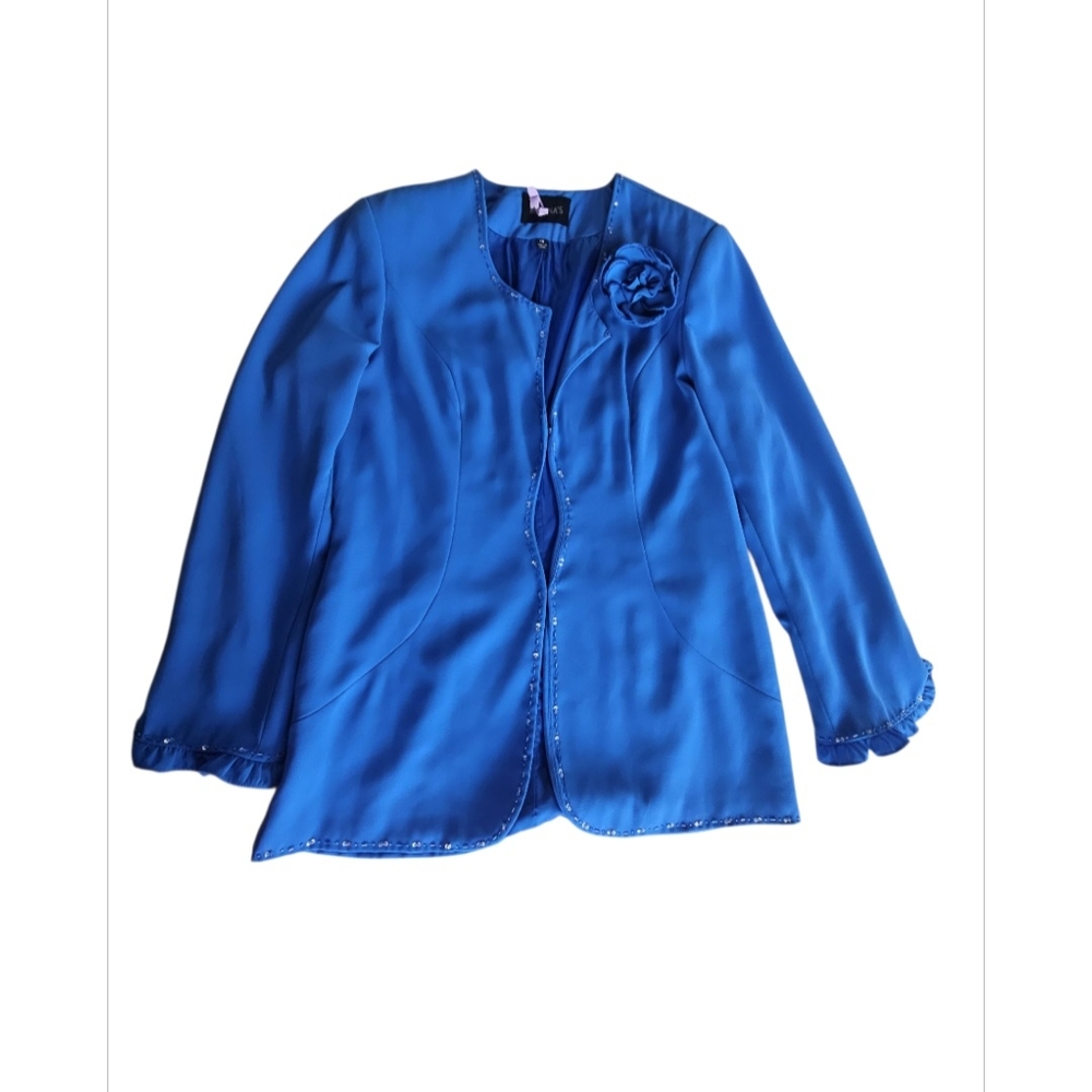 Vibrant Blue Blazer with Collarless Design and Relaxed Fit